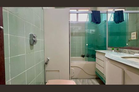 Apartamento à venda com 189m², 4 quartos e 2 vagas Apartamento à venda com 189m², 4 quartos e 2 vagasBanheiro da Suíte