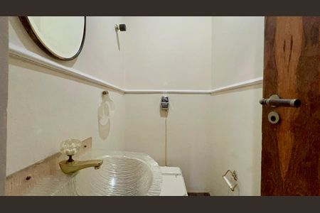 Apartamento à venda com 189m², 4 quartos e 2 vagas Apartamento à venda com 189m², 4 quartos e 2 vagasLavabo