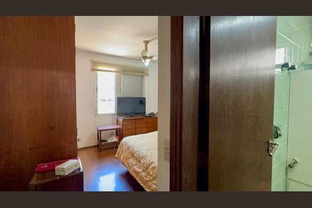 Apartamento à venda com 189m², 4 quartos e 2 vagas Apartamento à venda com 189m², 4 quartos e 2 vagasSuite