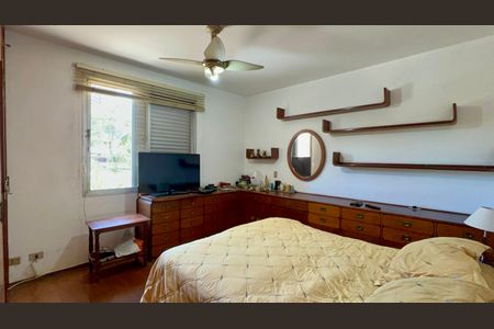 Apartamento à venda com 189m², 4 quartos e 2 vagas Apartamento à venda com 189m², 4 quartos e 2 vagasSuite