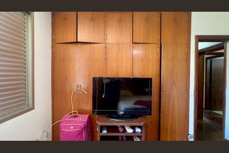 Apartamento à venda com 189m², 4 quartos e 2 vagas Apartamento à venda com 189m², 4 quartos e 2 vagasQuarto 2