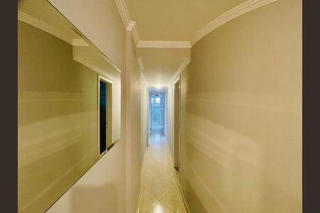 Apartamento à venda com 74m², 2 quartos e 1 vagaCorredor interno