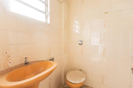 Casa à venda com 106m², 4 quartos e 2 vagasBanheiro de serviço