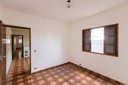 Casa à venda com 106m², 4 quartos e 2 vagasQuarto 1 térreo 