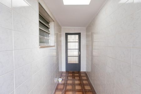 Casa à venda com 106m², 4 quartos e 2 vagasQuintal - Corredor lateral