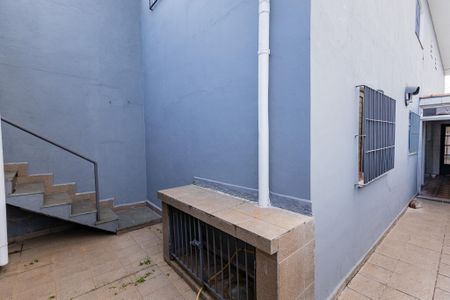 Casa à venda com 106m², 4 quartos e 2 vagasQuintal - Corredor lateral