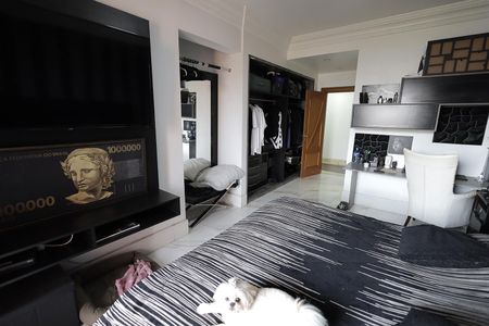 Apartamento à venda com 440m², 5 quartos e 4 vagasSuíte 1