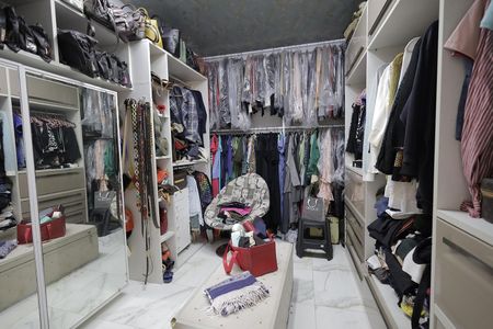 Apartamento à venda com 440m², 5 quartos e 4 vagasCloset Suíte 4