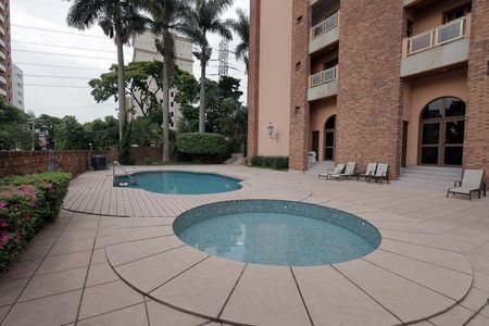 Apartamento à venda com 440m², 5 quartos e 4 vagasÁrea comum - Piscina