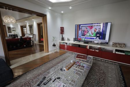 Sala de TV de apartamento à venda com 5 quartos, 440m² em Vila Bastos, Santo André