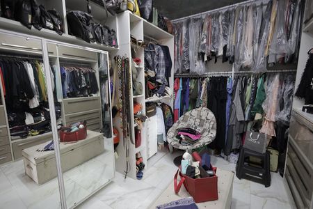 Apartamento à venda com 440m², 5 quartos e 4 vagasCloset Suíte 4