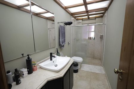 Apartamento à venda com 440m², 5 quartos e 4 vagasBanheiro Suíte 1