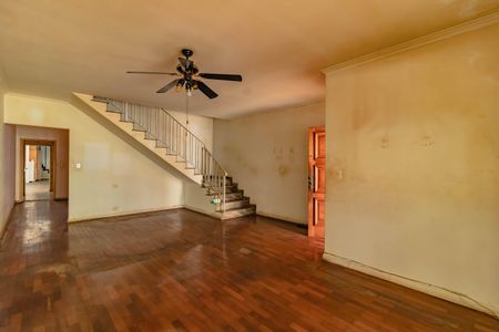 Casa à venda com 100m², 3 quartos e 2 vagas Casa à venda com 100m², 3 quartos e 2 vagasSala