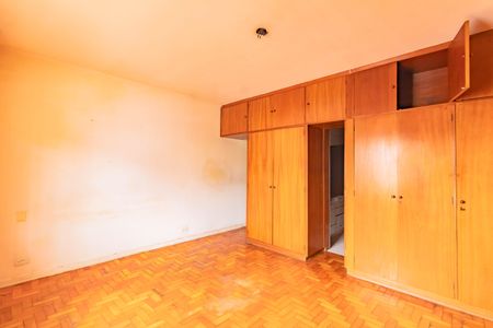 Casa à venda com 100m², 3 quartos e 2 vagas Casa à venda com 100m², 3 quartos e 2 vagasSuíte