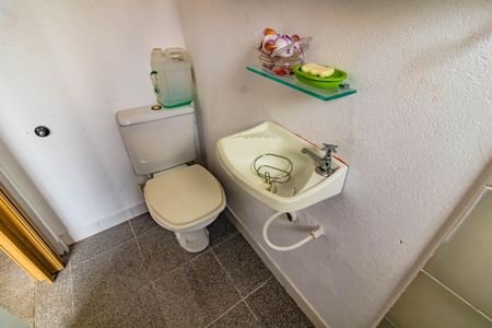 Casa à venda com 100m², 3 quartos e 2 vagas Casa à venda com 100m², 3 quartos e 2 vagasBanheiro de Serviço