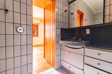 Casa à venda com 100m², 3 quartos e 2 vagas Casa à venda com 100m², 3 quartos e 2 vagasBanheiro da Suíte