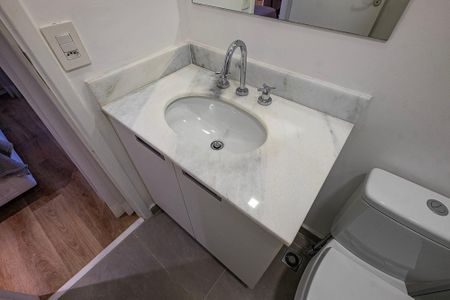 Banheiro Social de kitnet/studio para alugar com 1 quarto, 39m² em Sumarezinho, São Paulo