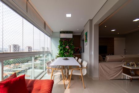 Apartamento à venda com 129m², 3 quartos e 2 vagasVaranda