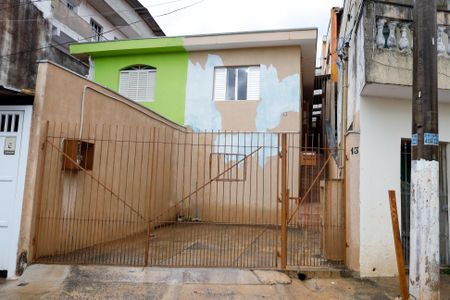 Casa à venda com 136m², 3 quartos e 2 vagas Casa à venda com 136m², 3 quartos e 2 vagasFachada