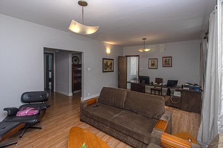 Casa à venda com 300m², 3 quartos e 7 vagassala_5