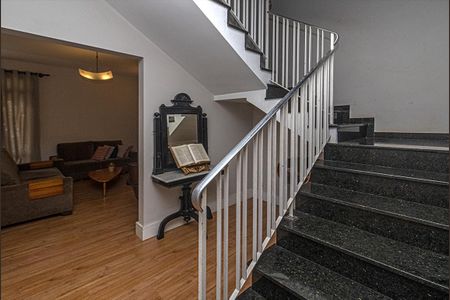 Casa à venda com 300m², 3 quartos e 7 vagashall e acesso para o piso superior_3