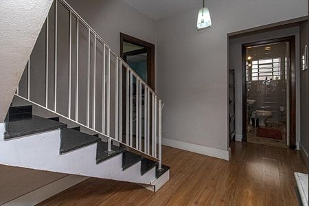 Casa à venda com 300m², 3 quartos e 7 vagashall e acesso para o piso superior_4