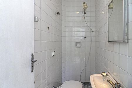 Casa à venda com 300m², 3 quartos e 7 vagasbanheiro na área de serviço_1