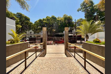 Apartamento à venda com 96m², 2 quartos e 1 vaga Apartamento à venda com 96m², 2 quartos e 1 vagaPortaria