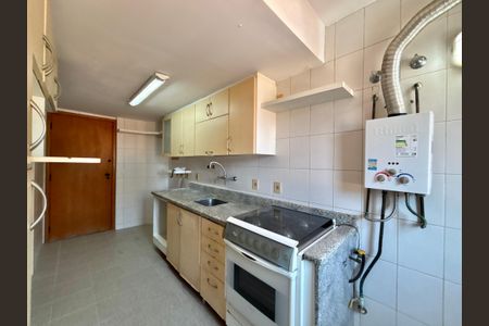 Apartamento à venda com 96m², 2 quartos e 1 vaga Apartamento à venda com 96m², 2 quartos e 1 vagaCozinha