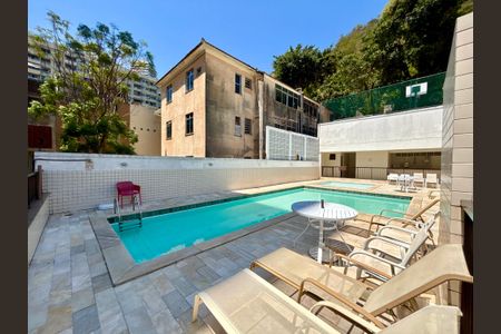 Apartamento à venda com 96m², 2 quartos e 1 vaga Apartamento à venda com 96m², 2 quartos e 1 vagaÁrea comum - piscina