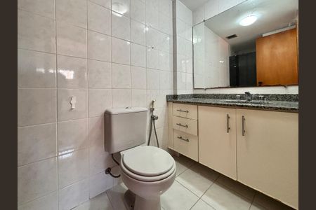 Apartamento à venda com 96m², 2 quartos e 1 vaga Apartamento à venda com 96m², 2 quartos e 1 vagaBanheiro social 1