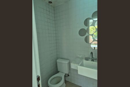 Casa de condomínio à venda com 448m², 4 quartos e 5 vagasBanheiro