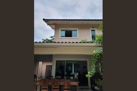 Casa de condomínio à venda com 448m², 4 quartos e 5 vagasFachada