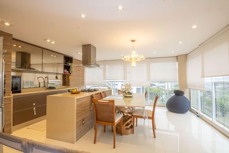 Apartamento à venda com 120m², 2 quartos e 2 vagas Apartamento à venda com 120m², 2 quartos e 2 vagasCozinha e Varanda