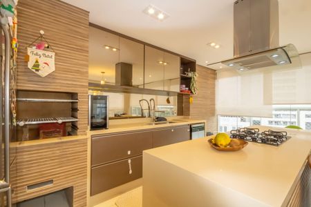 Apartamento à venda com 120m², 2 quartos e 2 vagas Apartamento à venda com 120m², 2 quartos e 2 vagasCozinha e Varanda