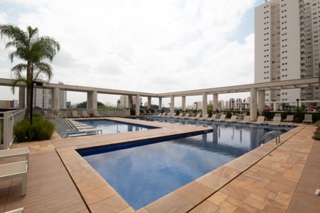 Apartamento à venda com 120m², 2 quartos e 2 vagas Apartamento à venda com 120m², 2 quartos e 2 vagasÁrea comum - Piscina