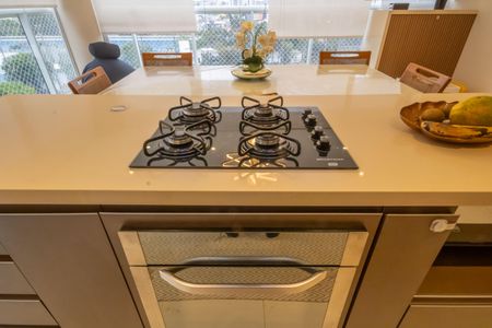 Apartamento à venda com 120m², 2 quartos e 2 vagas Apartamento à venda com 120m², 2 quartos e 2 vagasCozinha e Varanda