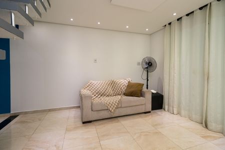 Casa à venda com 160m², 3 quartos e 3 vagas Casa à venda com 160m², 3 quartos e 3 vagasSala