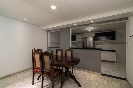 Casa à venda com 160m², 3 quartos e 3 vagas Casa à venda com 160m², 3 quartos e 3 vagasCopa