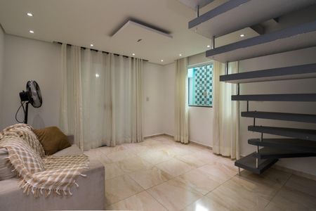 Casa à venda com 160m², 3 quartos e 3 vagas Casa à venda com 160m², 3 quartos e 3 vagasSala