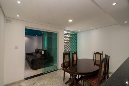 Casa à venda com 160m², 3 quartos e 3 vagas Casa à venda com 160m², 3 quartos e 3 vagasCopa