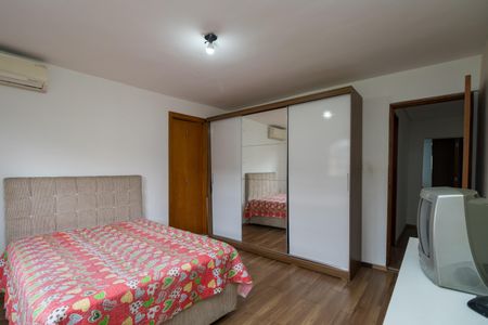 Casa à venda com 160m², 3 quartos e 3 vagas Casa à venda com 160m², 3 quartos e 3 vagasSuíte