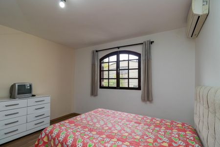 Casa à venda com 160m², 3 quartos e 3 vagas Casa à venda com 160m², 3 quartos e 3 vagasSuíte