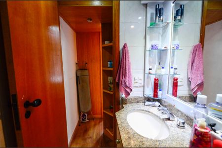 Apartamento à venda com 98m², 3 quartos e 1 vagaBanheiro da Suíte