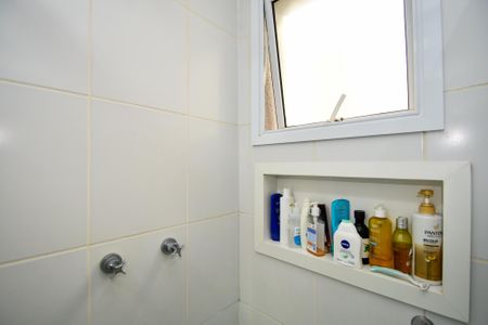 banheiro de kitnet/studio para alugar com 1 quarto, 31m² em Sumaré, São Paulo