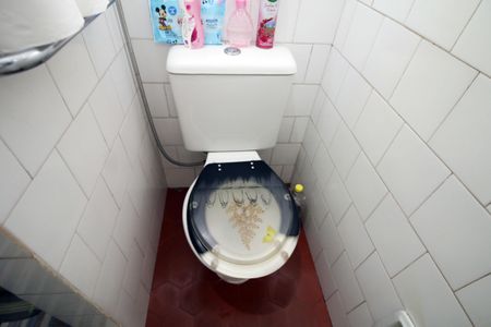 Casa à venda com 300m², 2 quartos e 6 vagasBanheiro de serviço