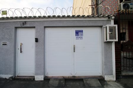 Casa à venda com 300m², 2 quartos e 6 vagasPlaca