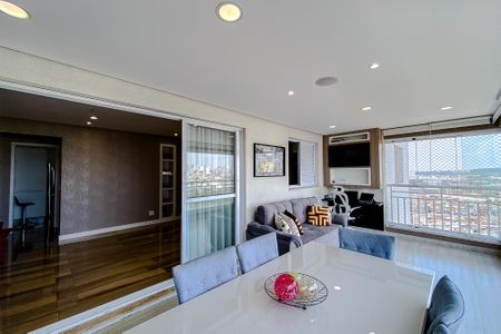 Apartamento à venda com 101m², 3 quartos e 2 vagas Apartamento à venda com 101m², 3 quartos e 2 vagasVaranda