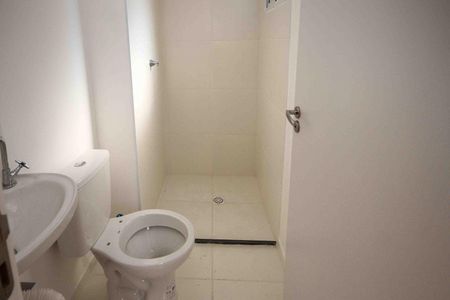 Banheiro de kitnet/studio para alugar com 1 quarto, 20m² em Vila Ema, São Paulo