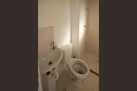 Banheiro de kitnet/studio para alugar com 1 quarto, 20m² em Vila Ema, São Paulo